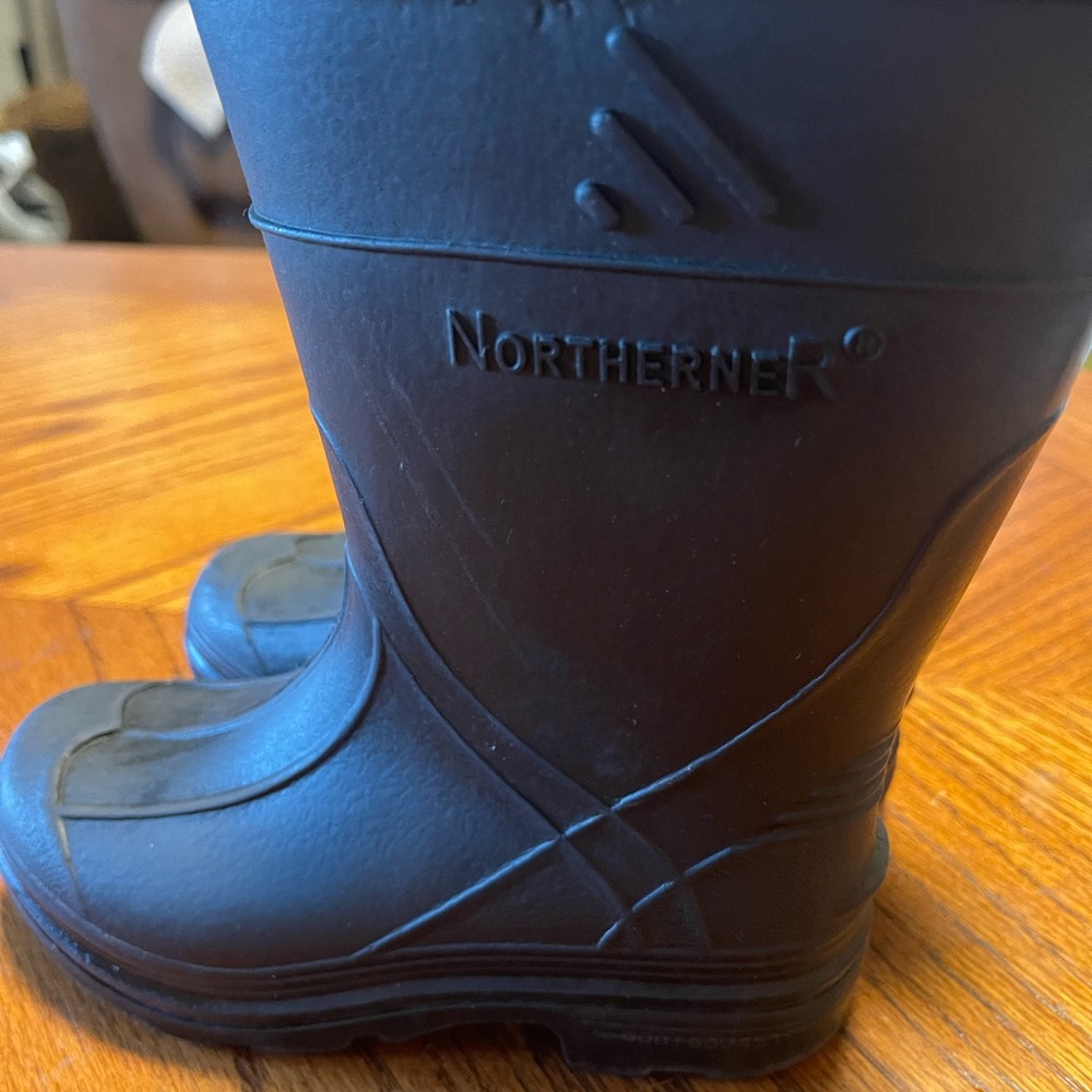 Northerner rubber boots - Youth Size 9 - Great Condition